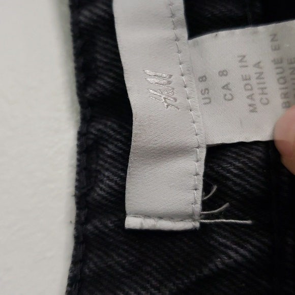 H&M mom jean high rise black jeans 8 (14.5-15”W) - Picture 2 of 7